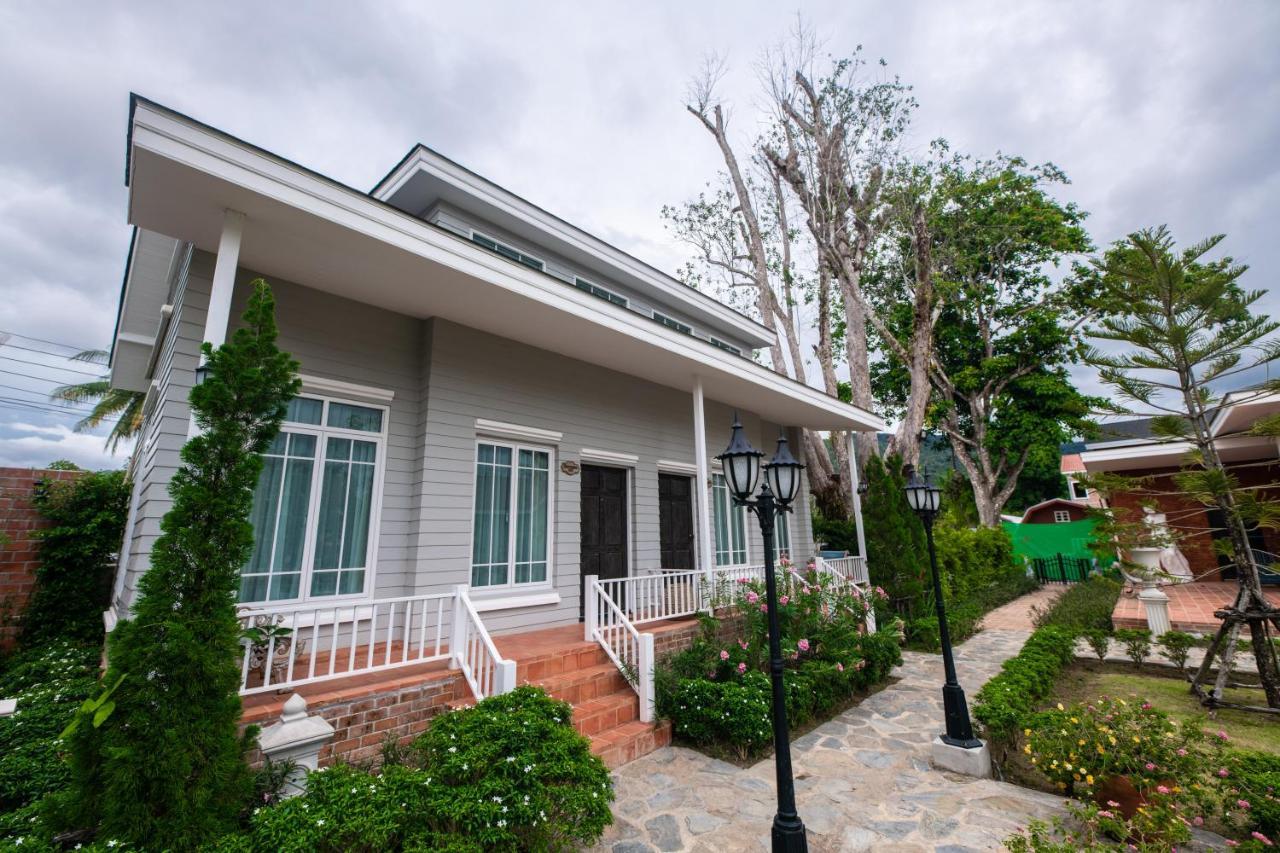 Baroque Boutique Resort Ranong Esterno foto